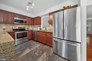 4867 Carriagepark Rd, Fairfax, VA 22032 - Photo 5