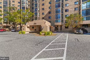 5901 Mount Eagle Dr, Alexandria, VA 22303 - Photo 17