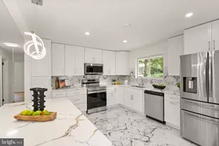7028 Bradley Cir, Annandale, VA 22003 - Photo 15