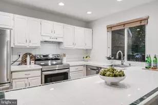1425 Greenmont Ct, Reston, VA 20190 - Photo 9
