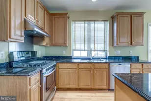 12844 Williams Meadow Ct, Herndon, VA 20171 - Photo 11