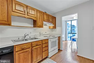 2300 Pimmit Dr, Falls Church, VA 22043 - Photo 7