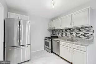 1635 Parkcrest Cir, Reston, VA 20190 - Photo 3
