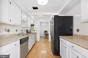 6369 Silver Ridge Cir, Alexandria, VA 22315 - Photo 5