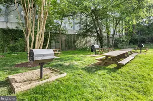 3175 Summit Square Dr, Oakton, VA 22124 - Photo 31