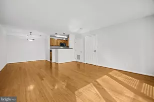 3175 Summit Square Dr, Oakton, VA 22124 - Photo 11
