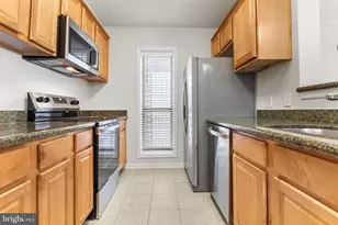 3175 Summit Square Dr, Oakton, VA 22124 - Photo 5