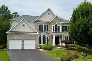 12463 Meadow Hunt Dr, Fairfax, VA 22033 - Photo 1