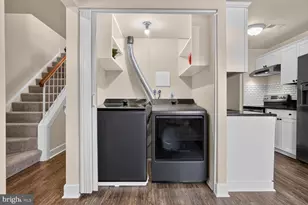 858 Dogwood Ct, Herndon, VA 20170 - Photo 5