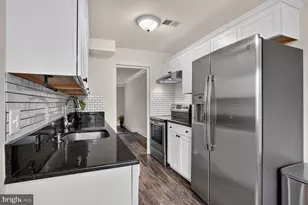 858 Dogwood Ct, Herndon, VA 20170 - Photo 7