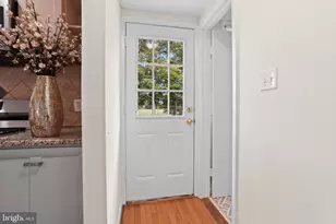 6213 Thomas Dr, Springfield, VA 22150 - Photo 17