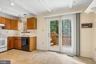 5834 Waterdale Ct, Centreville, VA 20121 - Photo 9