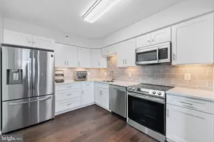 3713 S George Mason Dr, Baileys Crossroads, VA 22041 - Photo 7