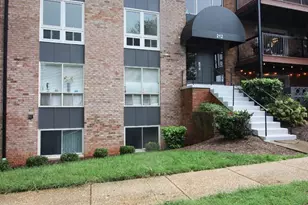 212 Locust Street SE, Vienna, VA 22180 - Photo 1