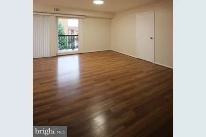 212 Locust Street SE #106, Vienna, VA 22180 - Photo 3