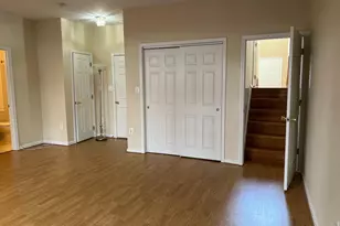 8818 Royal Doulton Ln, Fairfax, VA 22031 - Photo 7