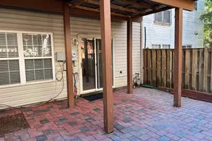 8818 Royal Doulton Ln, Fairfax, VA 22031 - Photo 13