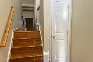 8818 Royal Doulton Ln, Fairfax, VA 22031 - Photo 3