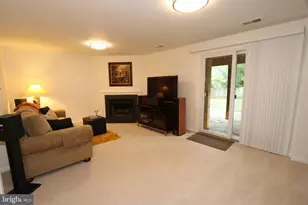 9041 White Rose Ln, Fairfax, VA 22031 - Photo 17