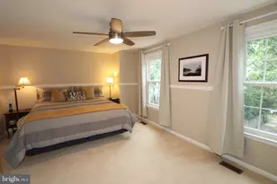 9041 White Rose Ln, Fairfax, VA 22031 - Photo 11