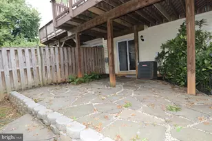 9041 White Rose Ln, Fairfax, VA 22031 - Photo 23