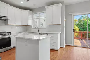 6239 Frosty Winter Ct, Centreville, VA 20120 - Photo 5