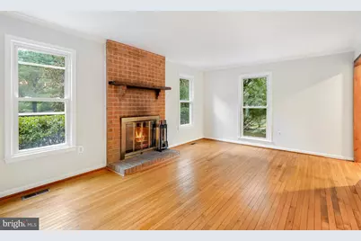 11525 Pine Cone Court, Reston, VA 20191 - Photo 9