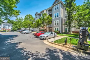 1516 North Point Dr, Reston, VA 20194 - Photo 3