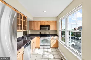 2112 Hutchison Grove Ct, Falls Church, VA 22043 - Photo 3