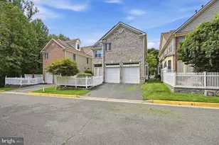 9183 Topaz St, Fairfax, VA 22031 - Photo 11