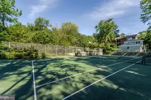 2101 Whiteoaks Dr, Alexandria, VA 22306 - Photo 9