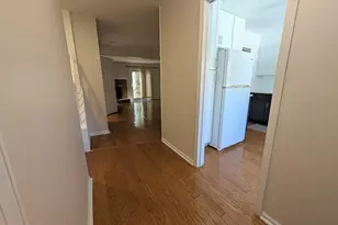 8241 Clifton Farm Ct, Alexandria, VA 22306 - Photo 5