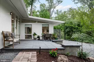 2400 Sherwood Hall Ln, Alexandria, VA 22306 - Photo 5