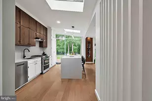 2400 Sherwood Hall Ln, Alexandria, VA 22306 - Photo 27