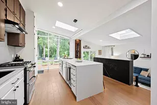2400 Sherwood Hall Ln, Alexandria, VA 22306 - Photo 29