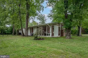 2400 Sherwood Hall Ln, Alexandria, VA 22306 - Photo 61
