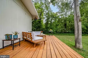 2400 Sherwood Hall Ln, Alexandria, VA 22306 - Photo 55