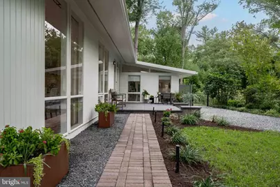 2400 Sherwood Hall Lane, Alexandria, VA 22306 - Photo 3