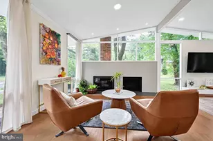 2400 Sherwood Hall Ln, Alexandria, VA 22306 - Photo 19