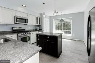 11748 Great Owl Cir, Reston, VA 20194 - Photo 3