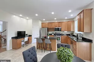 13901 Gothic Dr, Centreville, VA 20121 - Photo 17