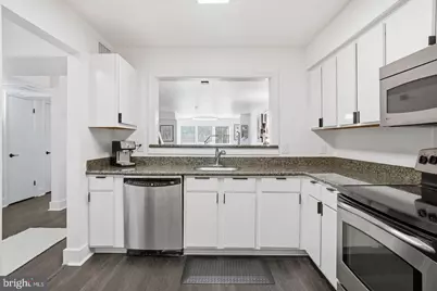 3179 Summit Square Drive #2-A2, Oakton, VA 22124 - Photo 5