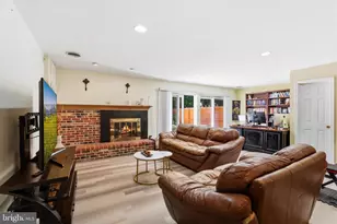 9415 Park Hunt Ct, Springfield, VA 22153 - Photo 5