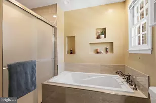 9415 Park Hunt Ct, Springfield, VA 22153 - Photo 25