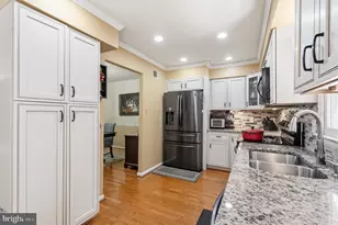 9415 Park Hunt Ct, Springfield, VA 22153 - Photo 15