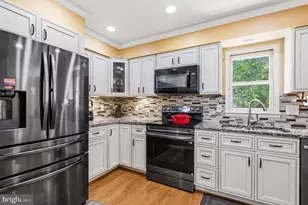 9415 Park Hunt Ct, Springfield, VA 22153 - Photo 13
