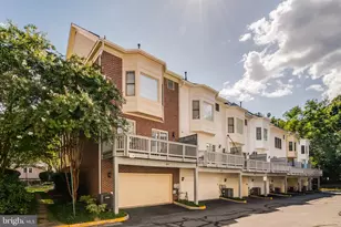 8892 Ashgrove House Ln, Vienna, VA 22182 - Photo 5