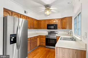 14614 Creek Valley Ct, Centreville, VA 20120 - Photo 3