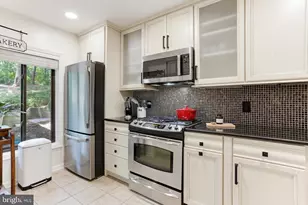 2205 Hunters Run Dr, Reston, VA 20191 - Photo 7