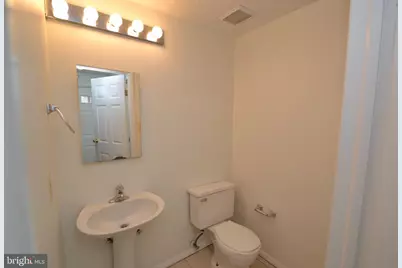 7985 Tyson Oaks Circle, Vienna, VA 22182 - Photo 5